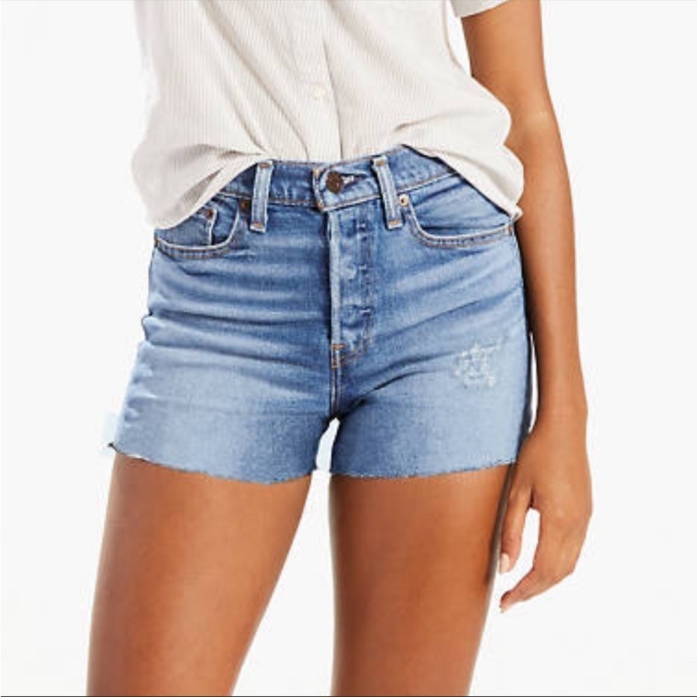 Levis High Rise Wedgie Fit Jean Shorts NWT Size 28
